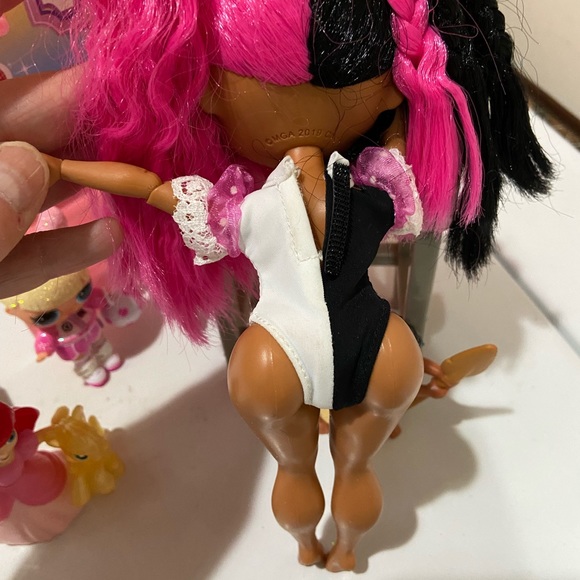 Lol (2)OMG 9” Doll with Pink locker - Picture 2 of 9